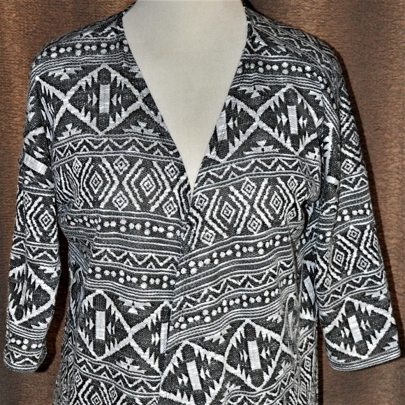 Gina Louise Jackets & Blazers - NWOT Gina Louise Aztec Grey & Black Open Coat